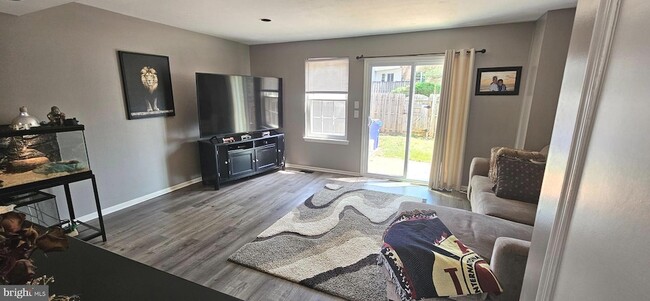 Photo - 6266 Ducketts Ln