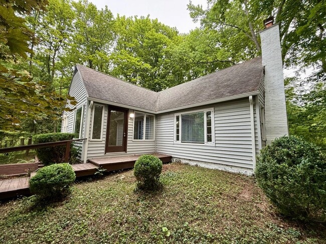 Building Photo - 325 Highland Rd