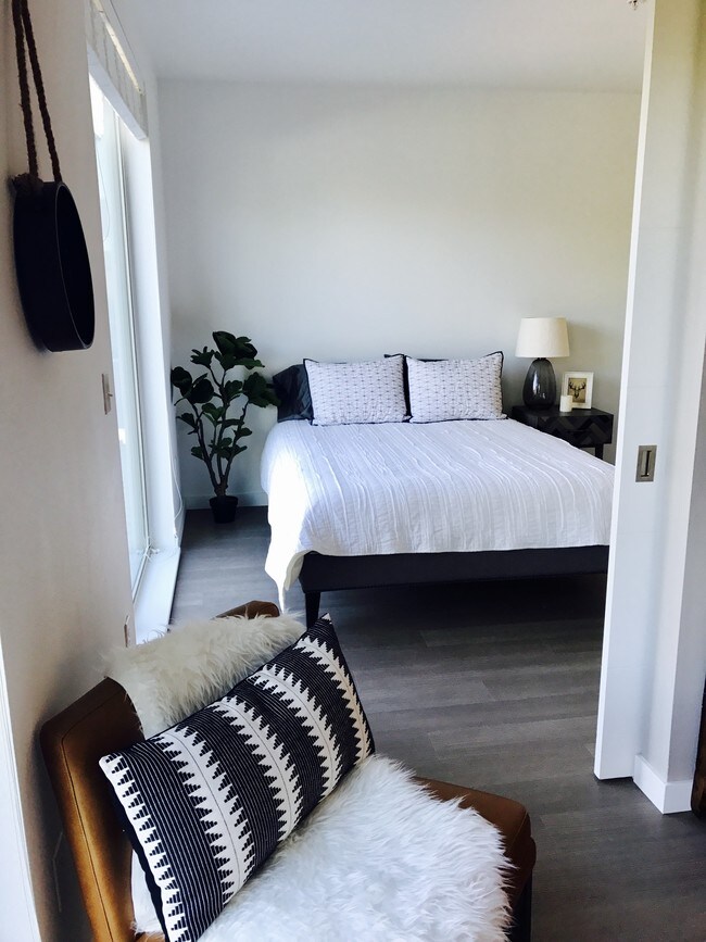 Spacious Bedroom - Sellwood 13