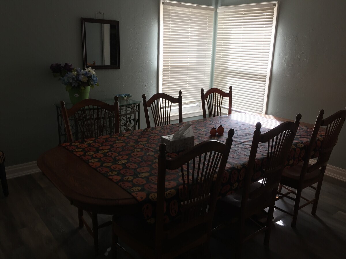 Photo - 319 E Thatcher St