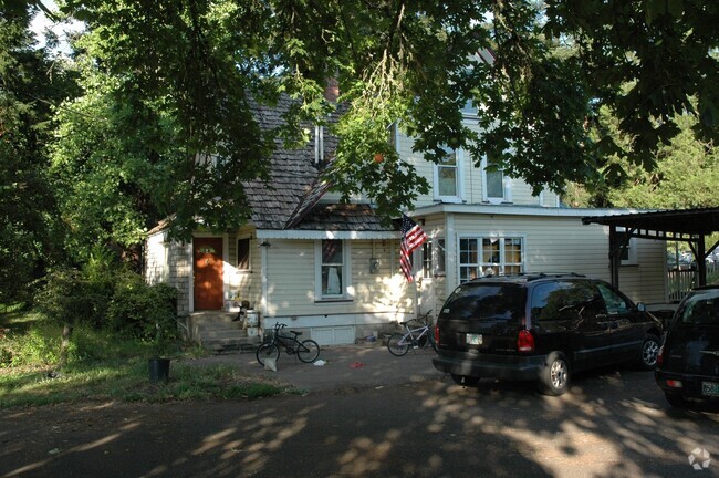 Building Photo - 6+ Bdrm Home Built 1895.  Close In.  With ...