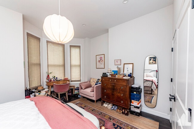 Photo - 812 S Oakley Blvd Unit 2