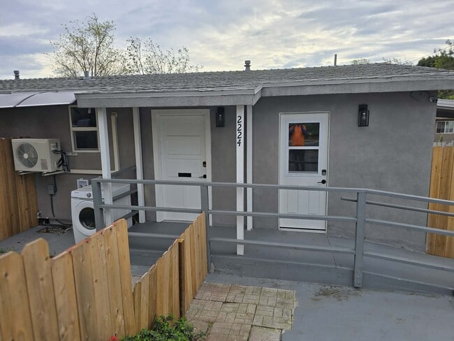 Photo - 2224 W Dunlop St