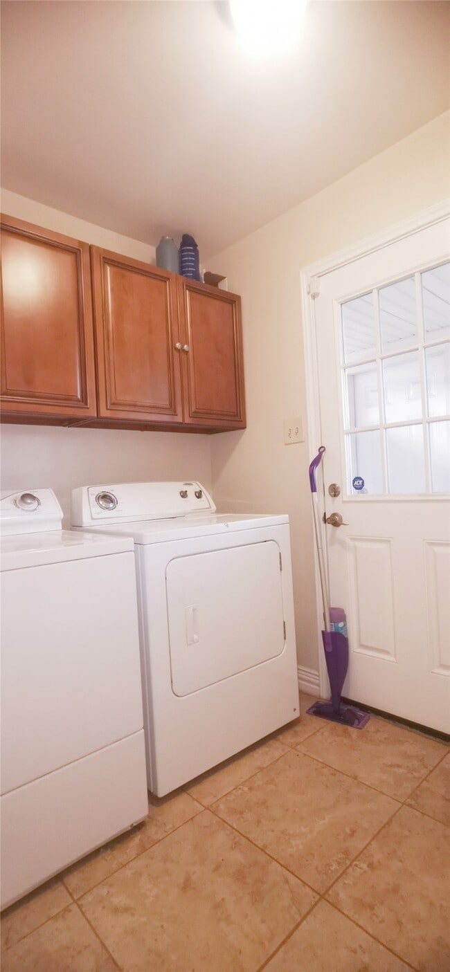 Building Photo - 5118 Lymbar Dr