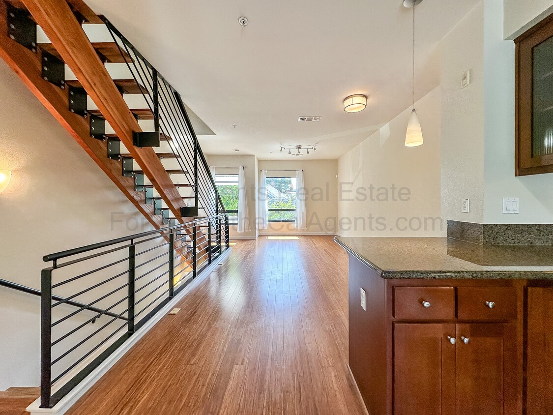 Photo - 1209 Wood St (Oakland, CA)