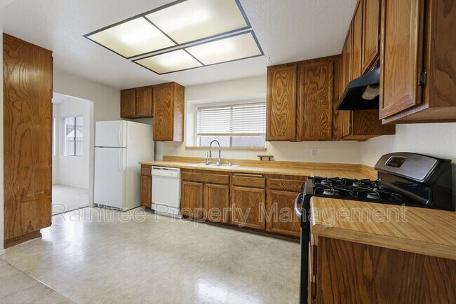 Photo - 732 Butterfield Rd