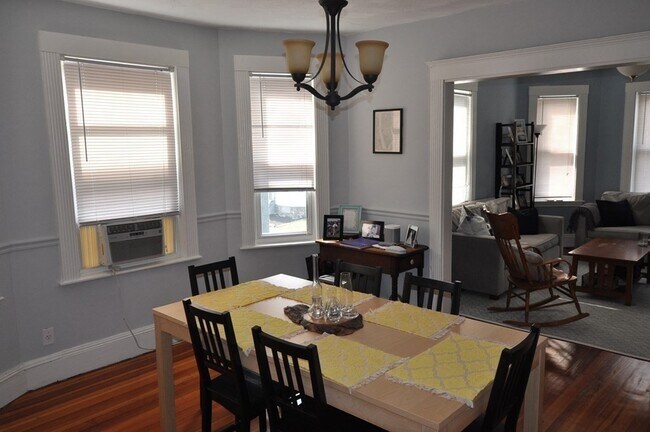 Photo - 23 Montfern Ave Unidad 2