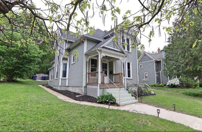 Building Photo - 609 S Main St Rental