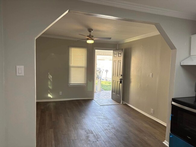 Photo - AVAILABLE NOW at a Good Price. 1 Bed 1 Bath FOR LEASE in Columbia. $700 Rent.