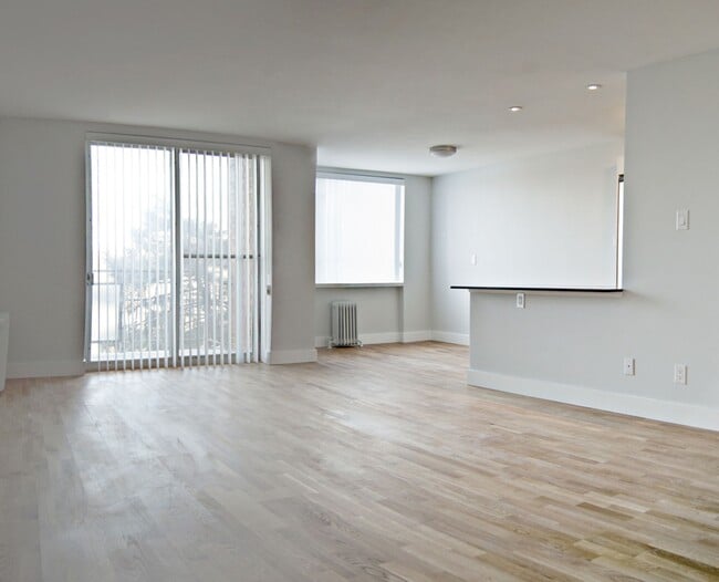 Photo - 501 Kingston Rd