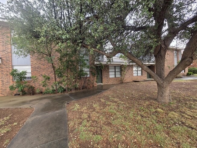 Photo - 3 bed 2 bath townhome, 2 car garage