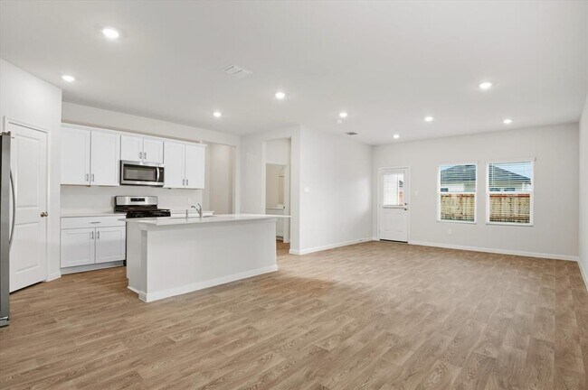 Photo - 120 Raymondville Path