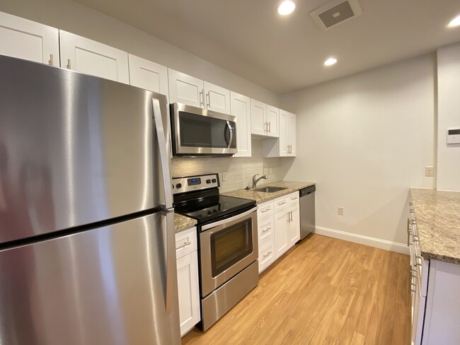 Photo - Red Oak at 875 Elm Street