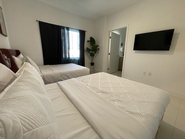 Photo - 302 NW 11th Ct