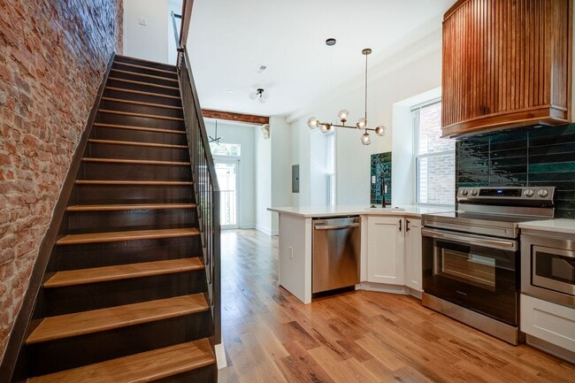 Photo - 2841 W Diamond St Unidad C