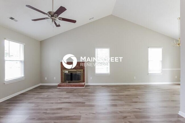 Photo - 3 Bedroom Pet-Friendly Home in CHARLOTTE, NC with Main Street Renewal