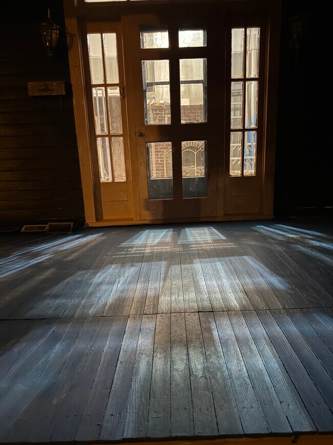 HOME ENTRY BUILDING - 416 Sycamore St