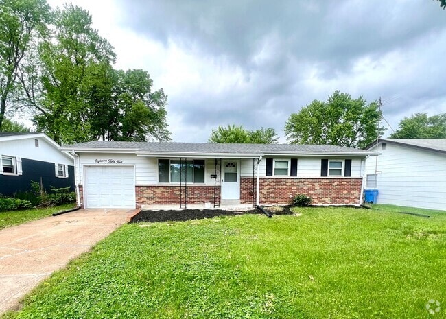Building Photo - Charming 3 Bedroom Home in Florissant – Pr...