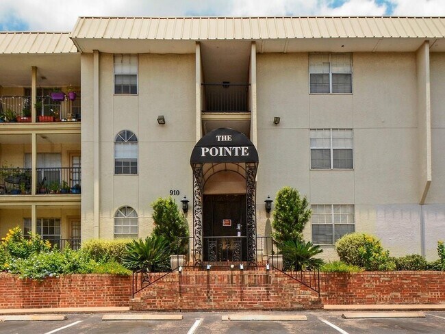 Building Photo - 910 Duncan Ln Unit 26