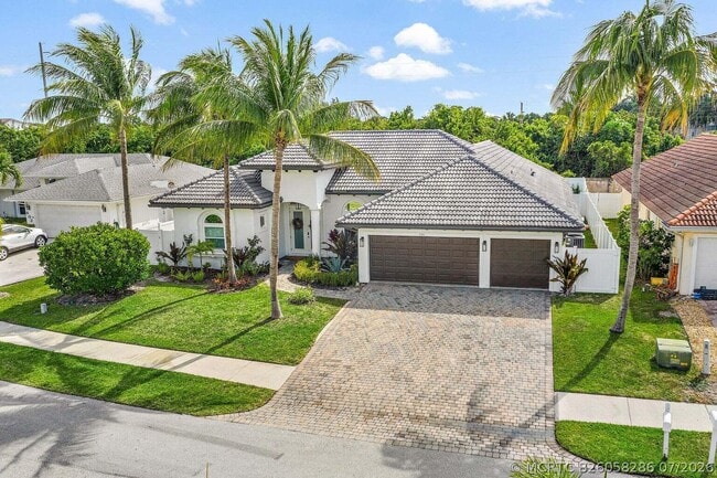 596 N Cypress Dr