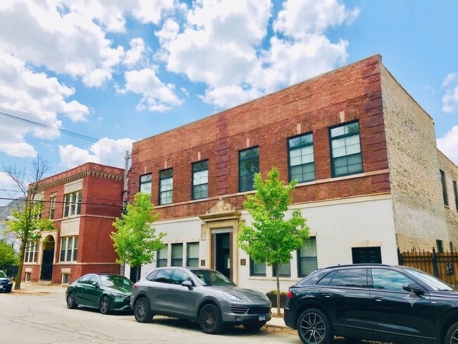 Building Photo - 1614 W Leland Ave Unit 1W