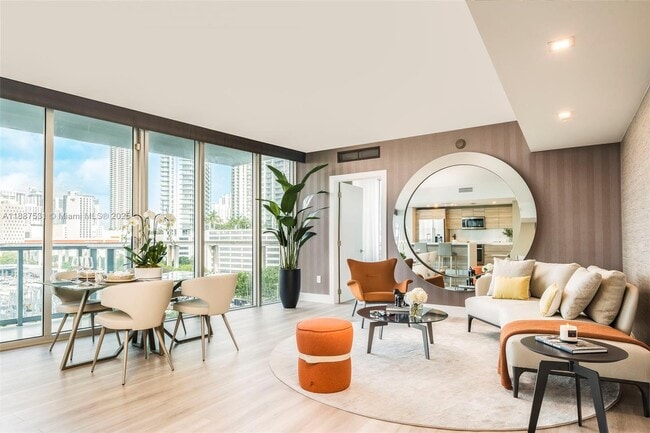 Photo - 185 SW 7th St Unidad 803