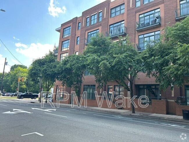 Building Photo - 444 S Blount St Unit 114 Rental