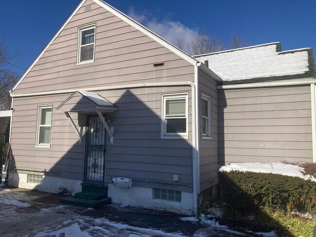 Photo - 870 Frederick Blvd