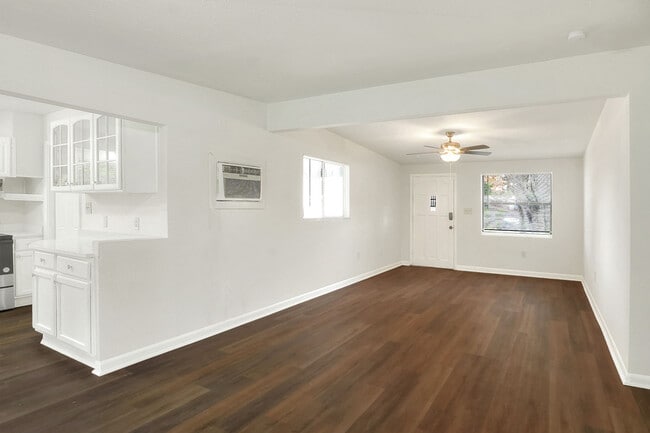 Photo - 3006 Pinedale Ave