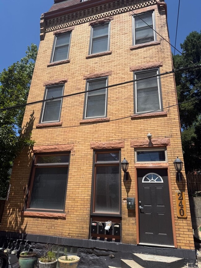 Photo - 240 Carrington St Unit #2