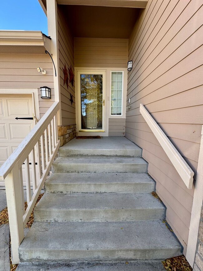 Photo - Lovely 3 bedroom/3 car tandem garage home ...