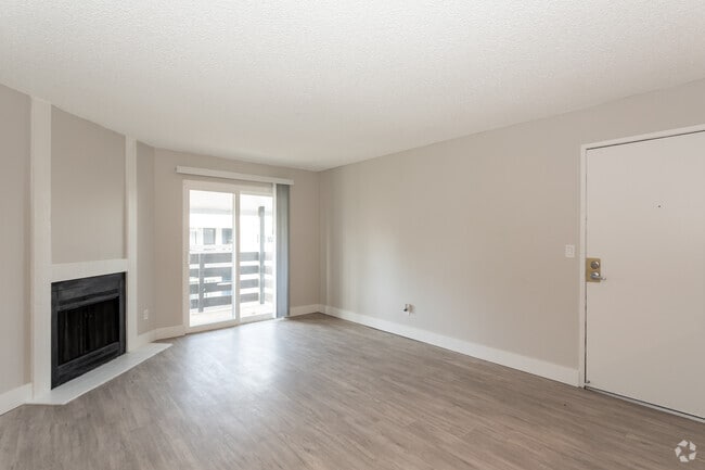 1BR, 1BA - 658SF