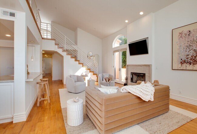 Photo - Sophisticated Bright & Spacious Furnished 2 Bed 2.5 Bath Penthouse Loft with private Rooftop in P... Unit 304