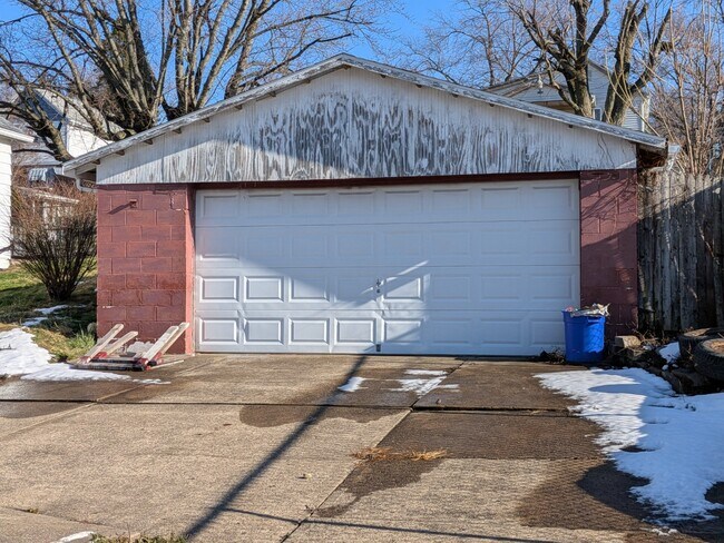 Photo - 3 Bedroom 1.5 Bathroom with garage