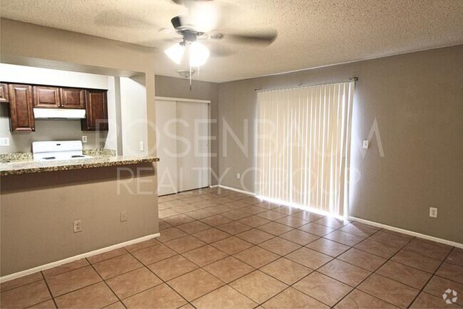 Building Photo - Charming 2-bedrooms, 1.5-baths townhome ap...