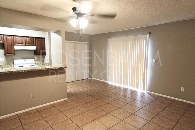 Charming 2-bedrooms, 1.5-baths townhome ap... - Charming 2-bedrooms, 1.5-baths townhome ap...