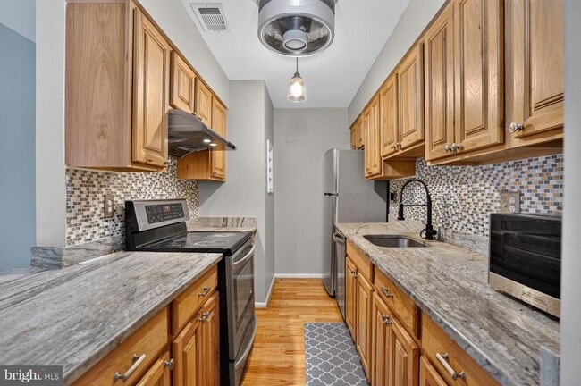 Building Photo - 5905 Noblestown Rd Unit E
