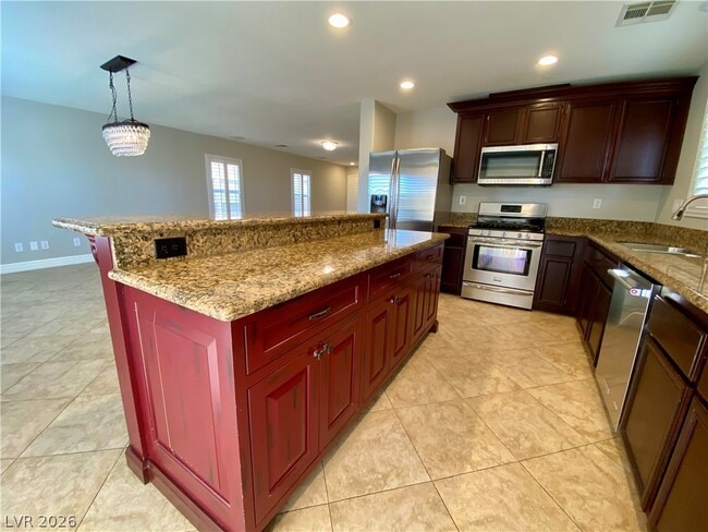 Photo - 920 Lord Crewe St