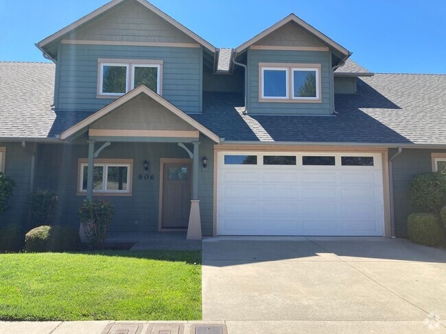 Building Photo - 2 Bedroom 2.5 Bath Townhome