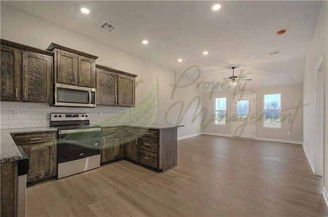 Photo - SPACIOUS AND MODERN DUPLEX!!! JANUARY RENT FREE!!!