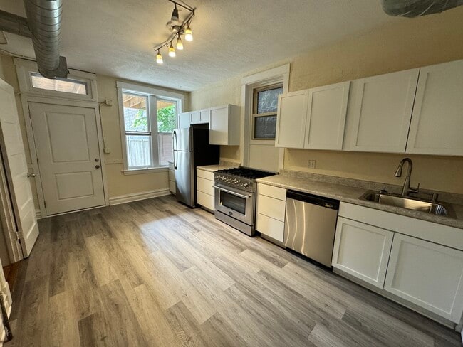 Photo - 1527 W Haddon Ave Unit 1