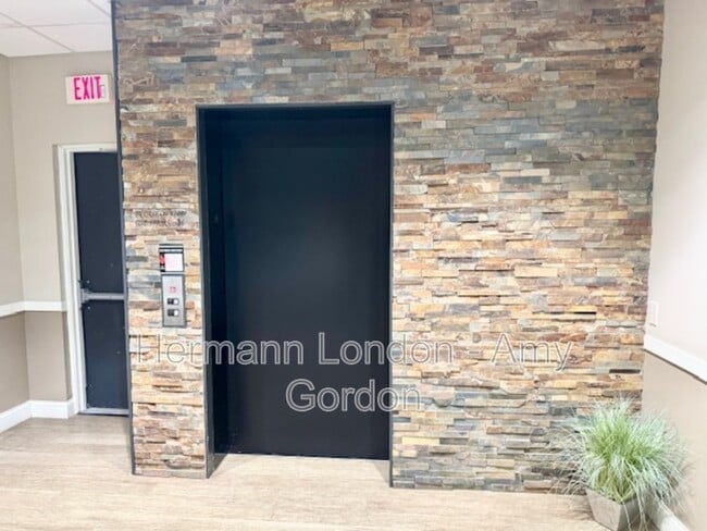 Photo - 200 S Kirkwood Rd Unidad 323
