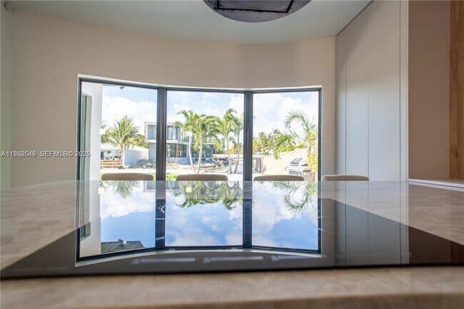 Photo - 7850 Hawthorne Ave