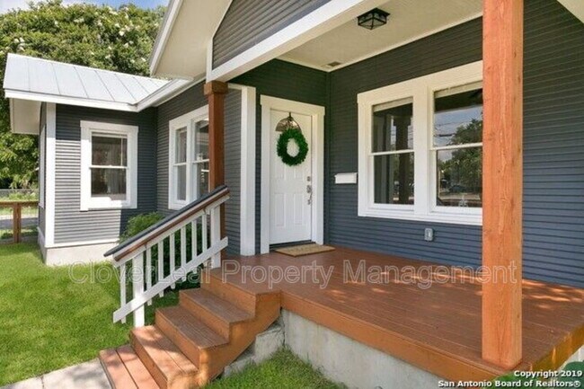 Photo - 803 Burleson St