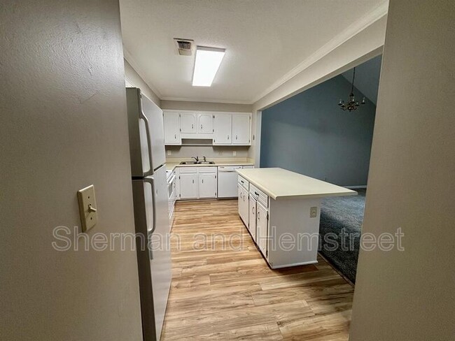 Photo - 2139 Holt St