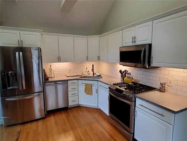 Photo - 27 Hoyt Pl
