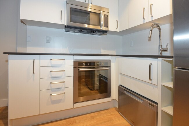 Building Photo - 111 Lawton Blvd Unit 305