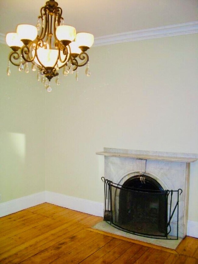 Photo - Huge 8-Bedroom House with Laundry in Unit and Free Cleaning Service Incl!