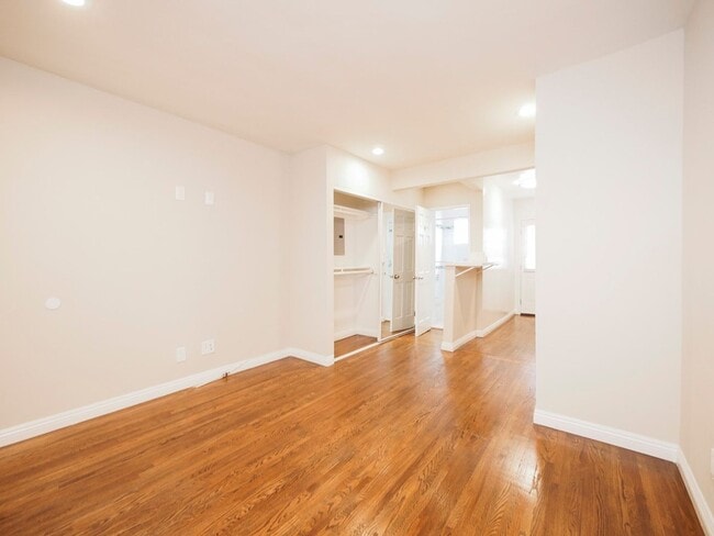 1215 Granville Ave