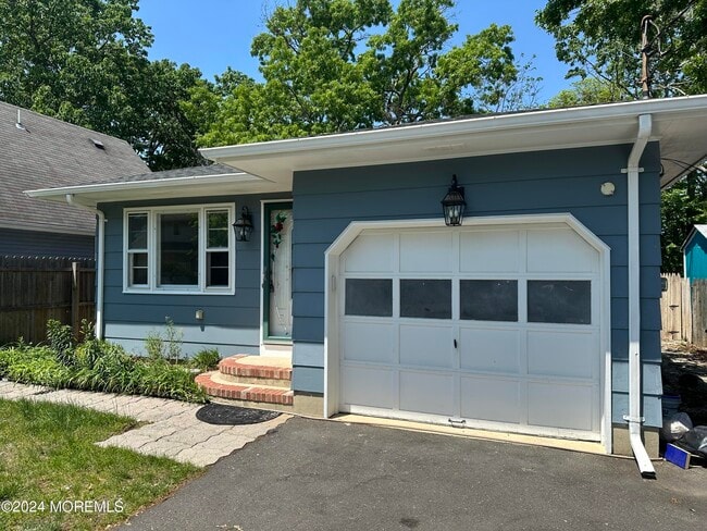 Building Photo - 974 Cypress Ave